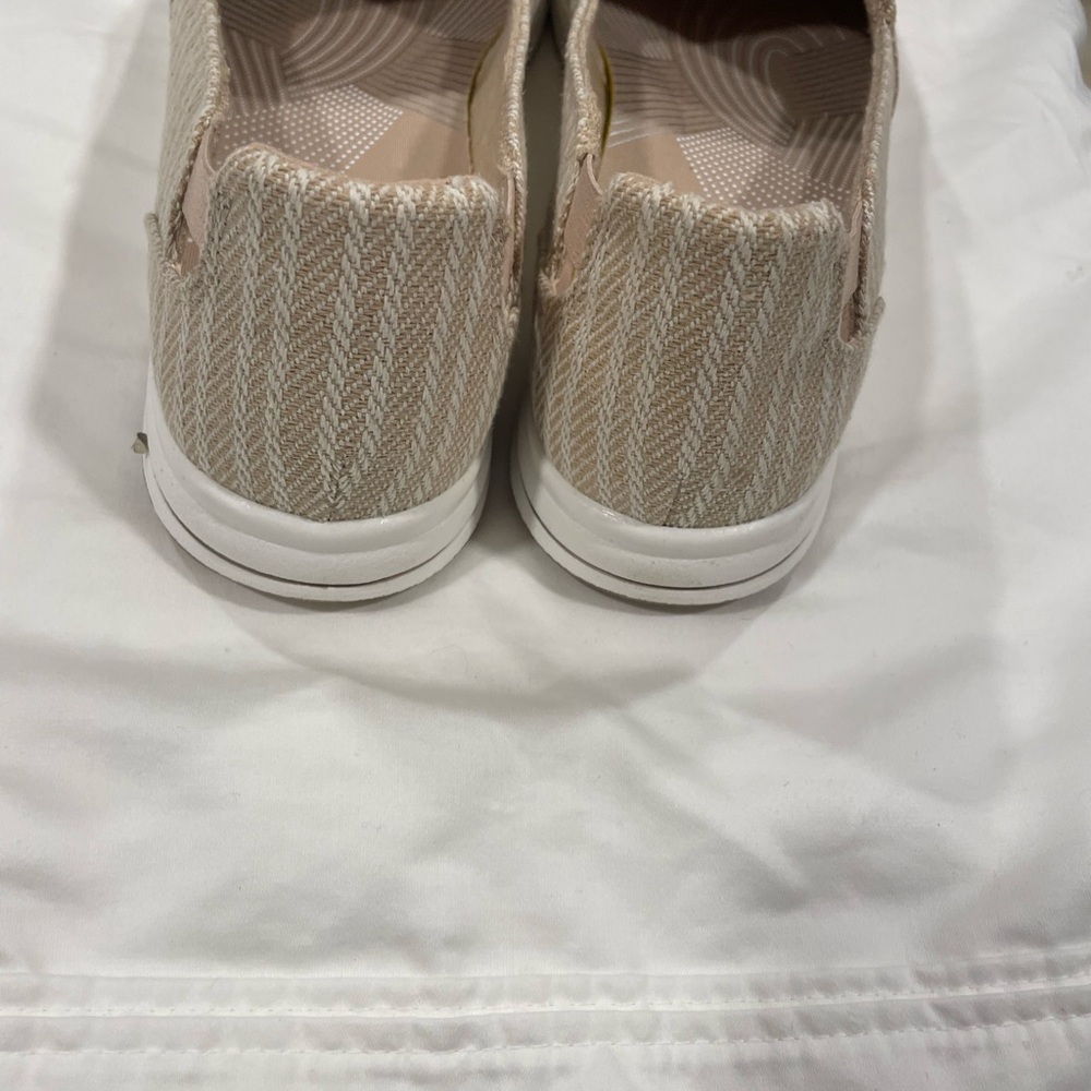 Clarks Cloudsteppers Beige Flats - image 2